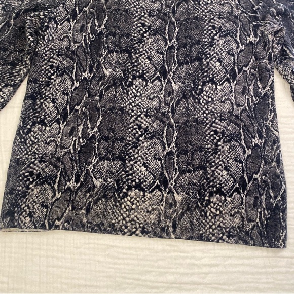 Talbots Black Gray Snake Print Long Sleeve Merino Wool Sweater Shirt LargePetite - Picture 15 of 16